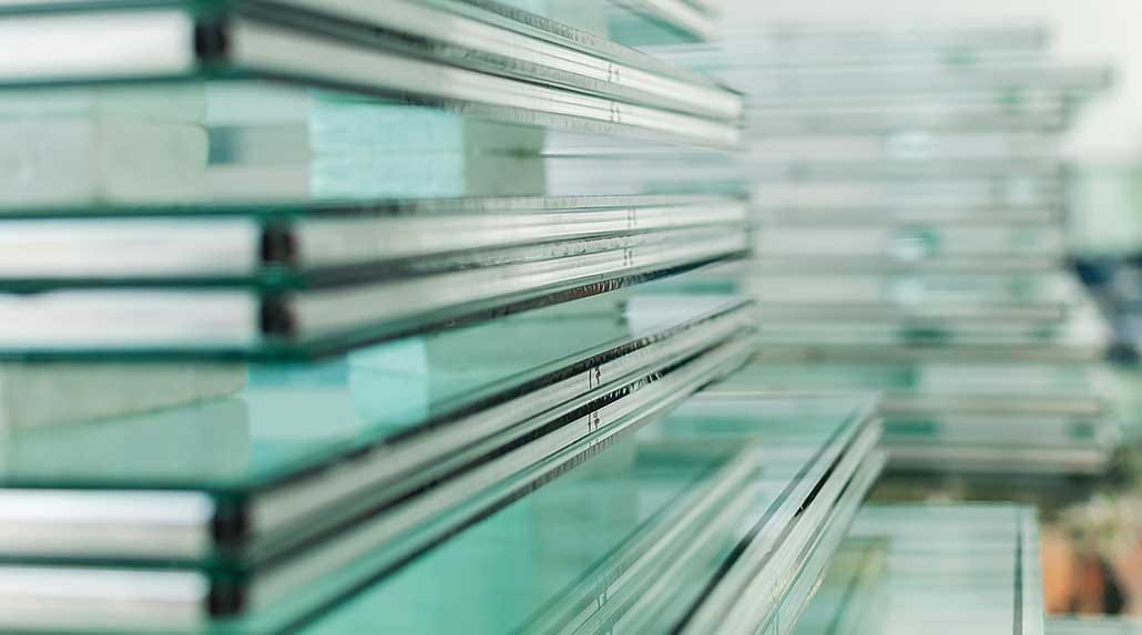 ¿Cómo deben ser los vidrios blindados para garantizar máxima protección ante ataques armados?