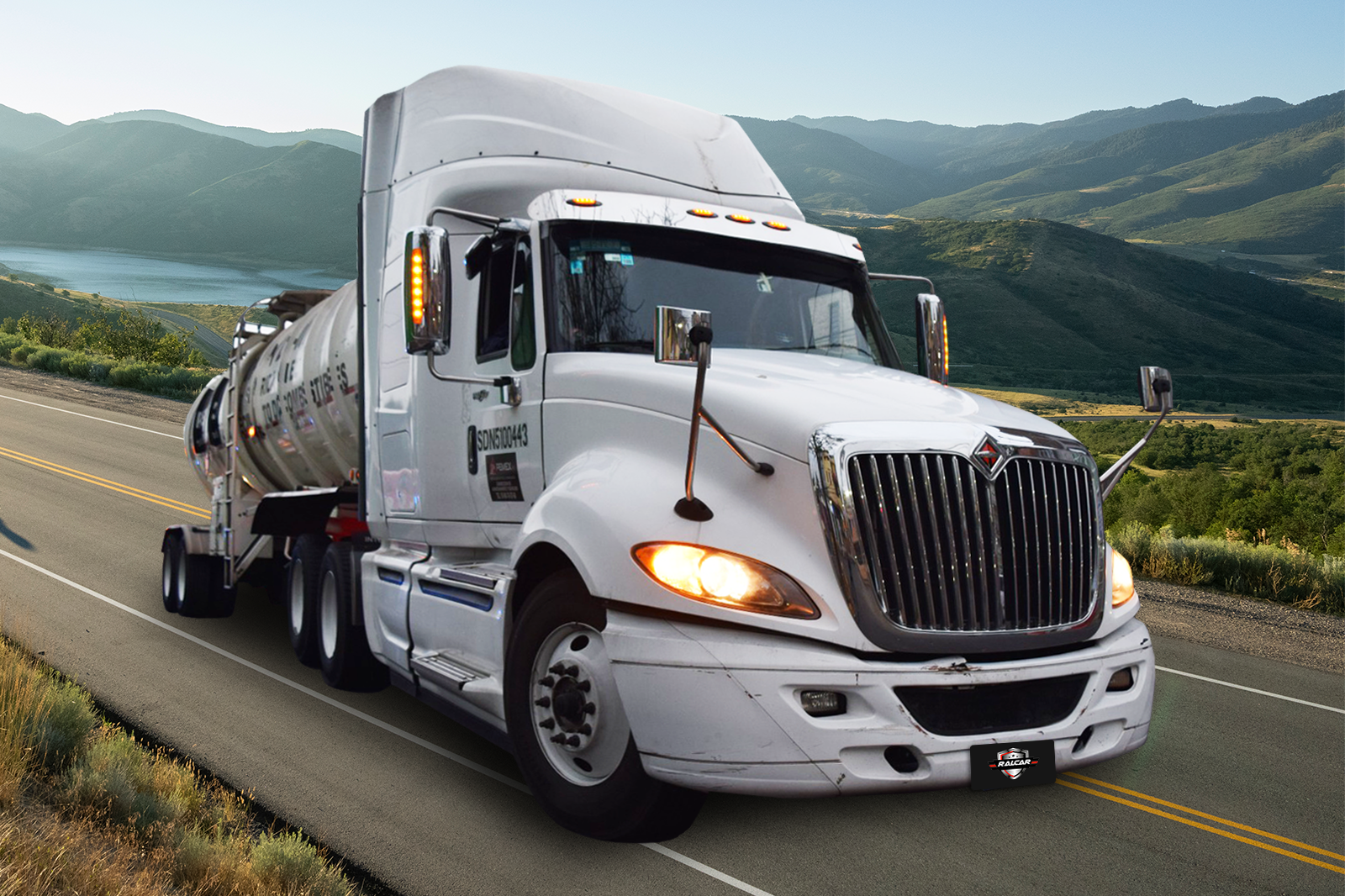 Los robos en carreteras significan millones de pesos en pérdidas, así como el riesgo de conductores de sufrir lesiones y hasta perder la vida. Un camiòn blindado es un escudo que los protege